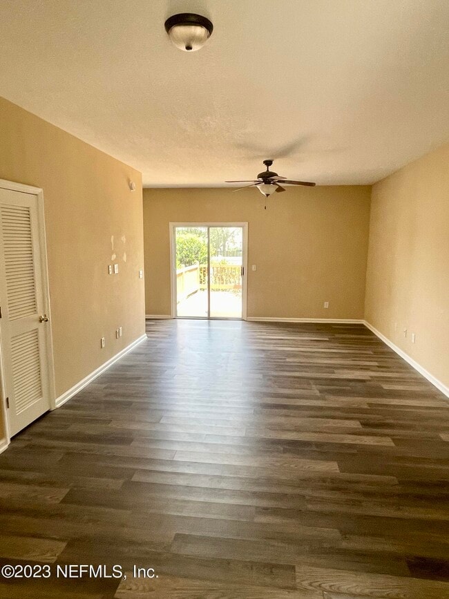 Building Photo - 549 Scrub Jay Dr