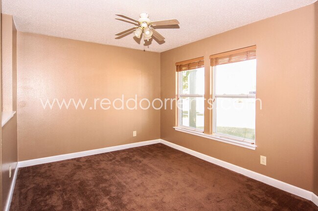 Building Photo - Franklin Township, 3 Bed, 2.5 Bath, Two St...