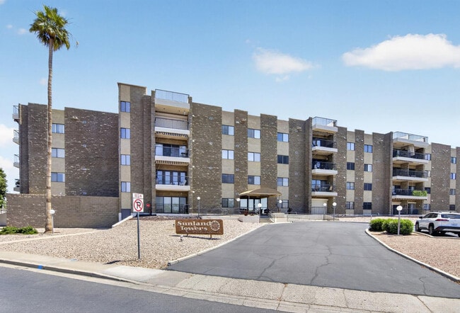 Building Photo - 425 S Parkcrest