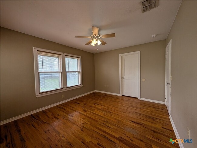 Building Photo - 1185 W Mill St