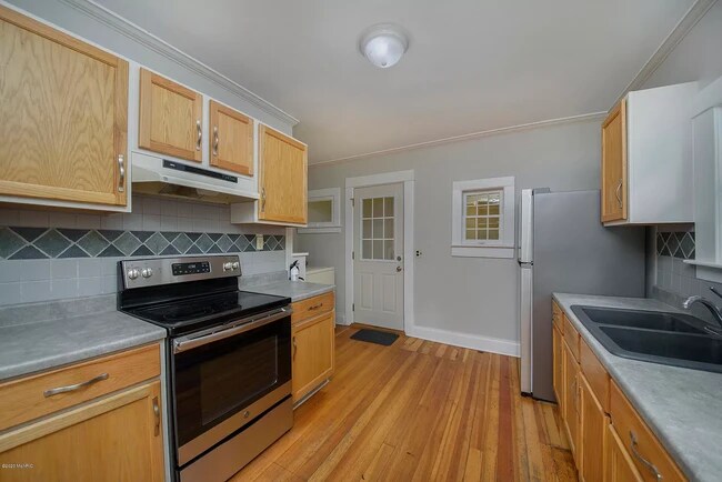 Kitchen - 408 Hilbert St