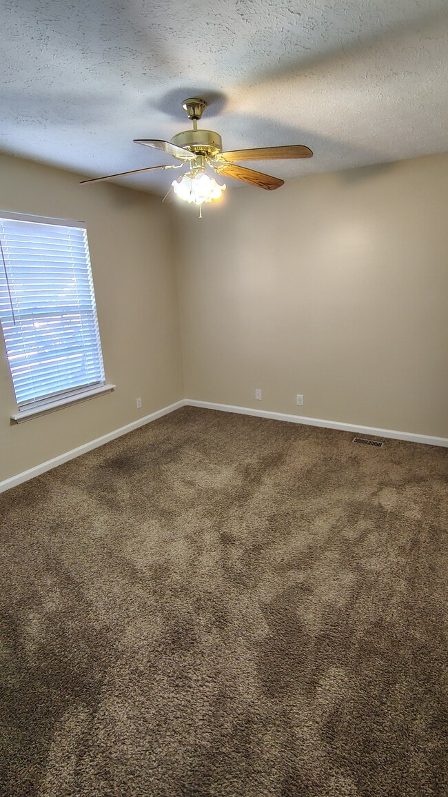 Building Photo - 2020 Penmar Dr