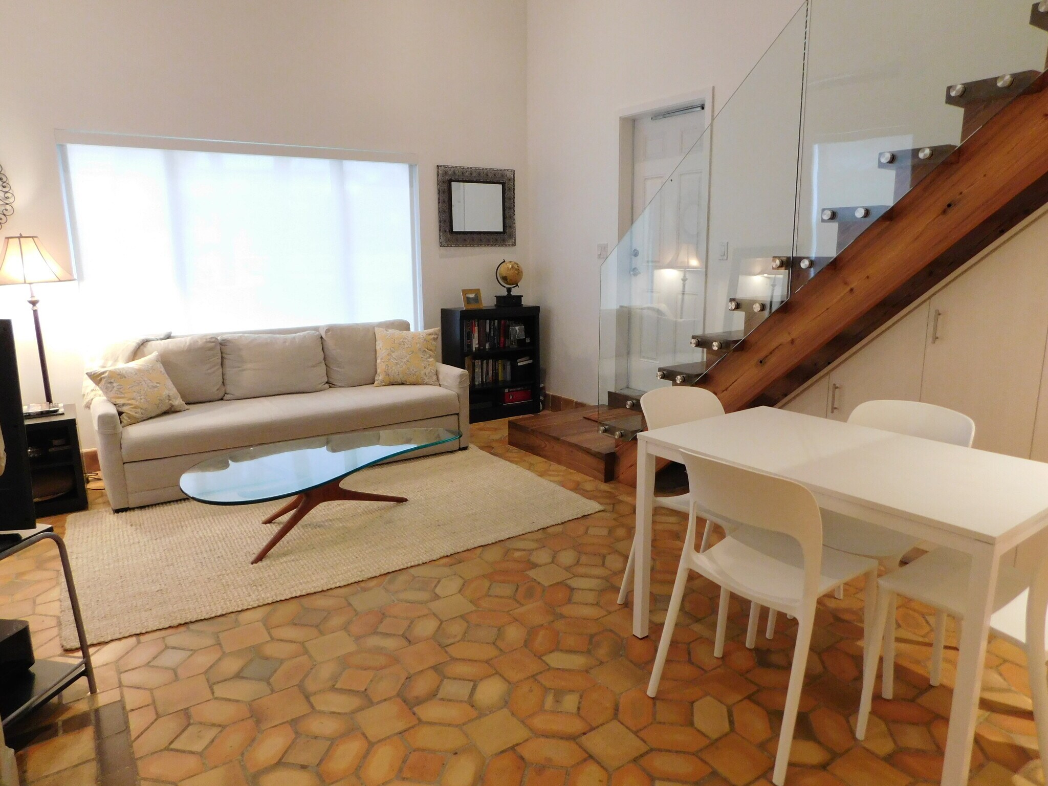 Building Photo - 2800 Pine Tree Dr