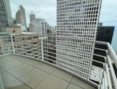 Building Photo - 250 E Pearson St