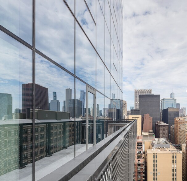 Building Photo - 720 S Clark St