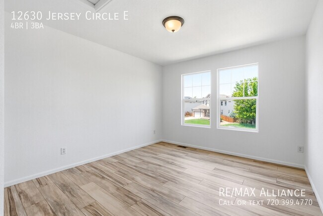 Building Photo - 12630 Jersey Cir E