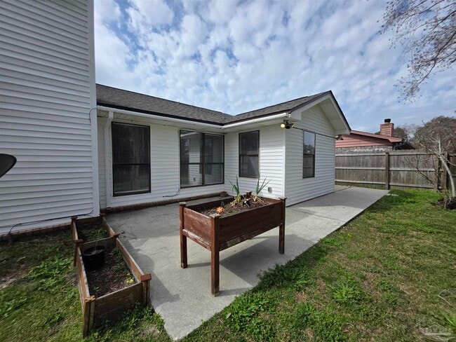 Building Photo - 824 Lavon Dr