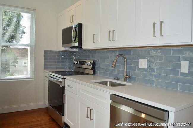 Building Photo - 370a Centre St