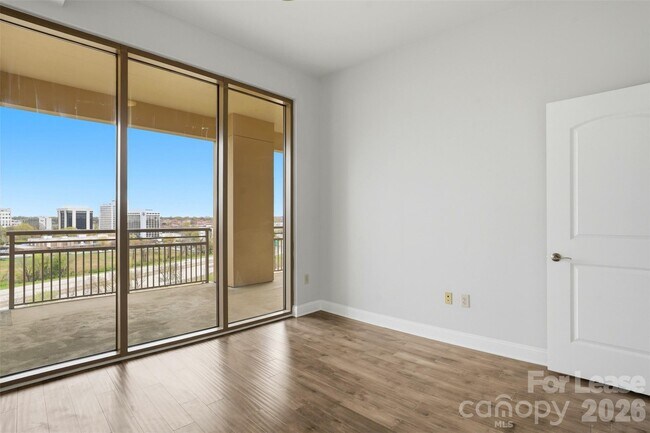 Building Photo - 701 Royal Ct