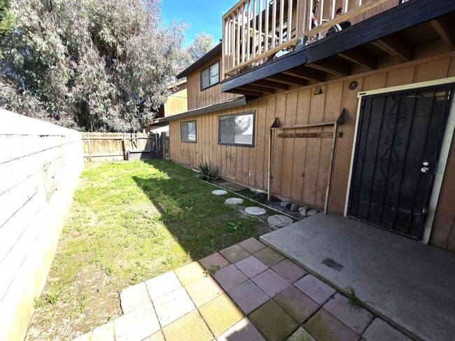 Building Photo - 1917-1919 W Whitendale Ave