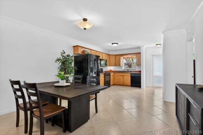 Building Photo - 1021 Hillsboro Mile
