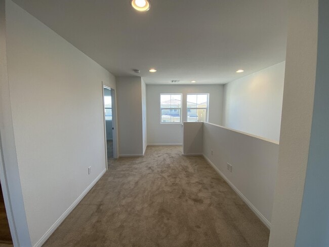 Building Photo - 2212 Stone Well Rd