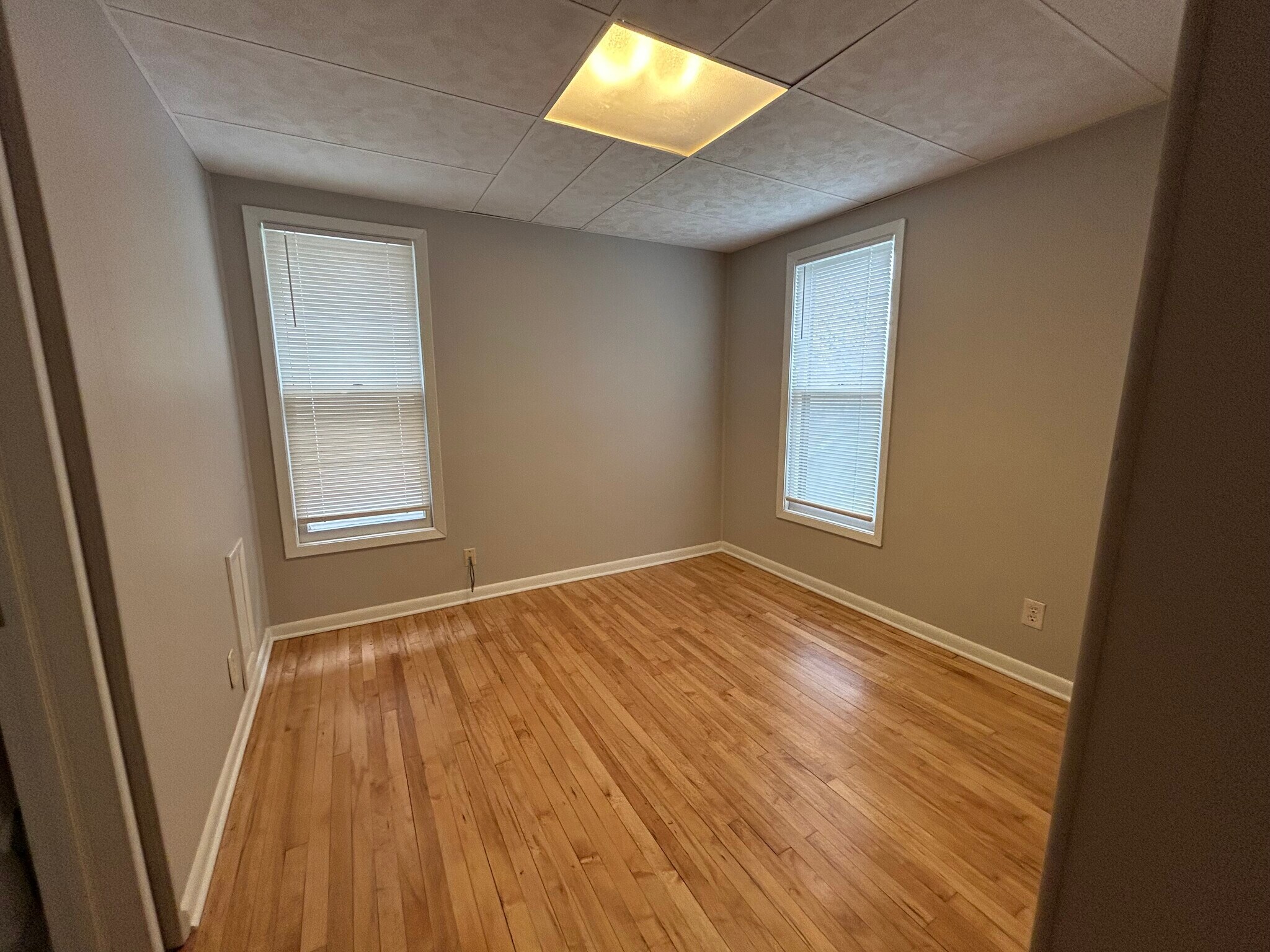 Building Photo - 512 8th Ave NE