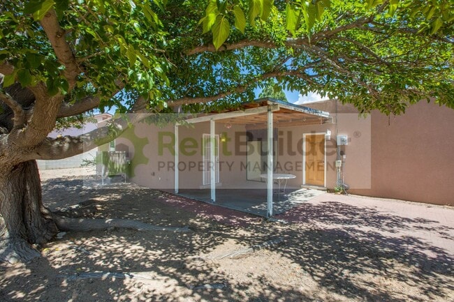 Building Photo - 10101 La Paz Dr