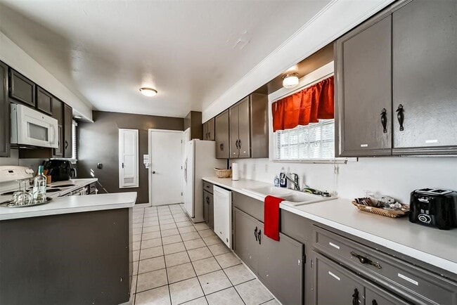 Building Photo - 3423 Ozark St