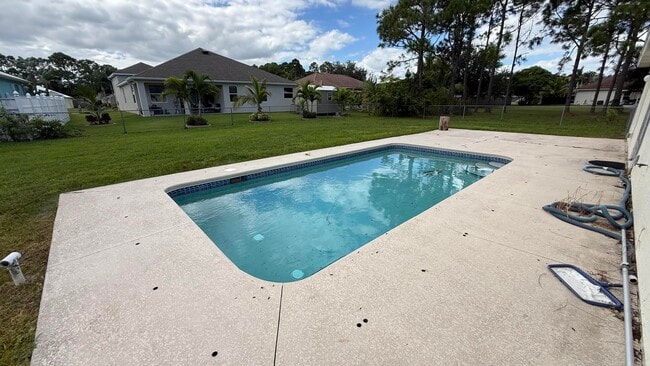 Building Photo - 5529 NW North Lundy Cir