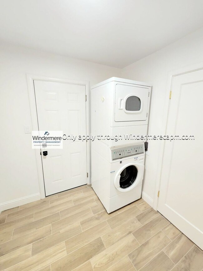 Building Photo - Fully Renovated Home in Arden Park! Available Now!!!