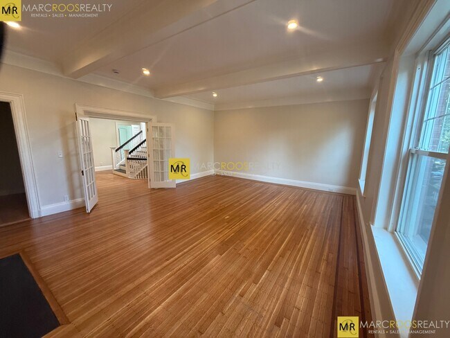 Building Photo - 1755 Beacon St