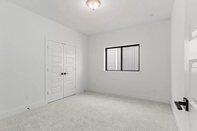 Building Photo - 702 Resort Dr