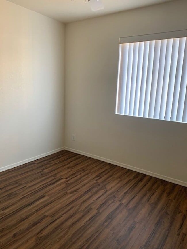 Building Photo - Unfurnished Full Time