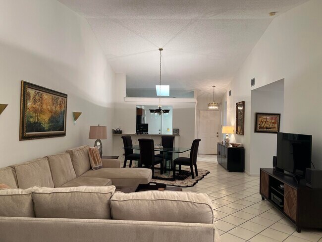 Building Photo - 10555 Garden Palm Ct