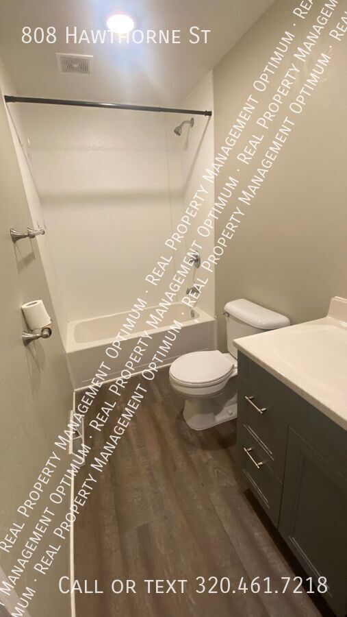 Building Photo - 808 Hawthorne St