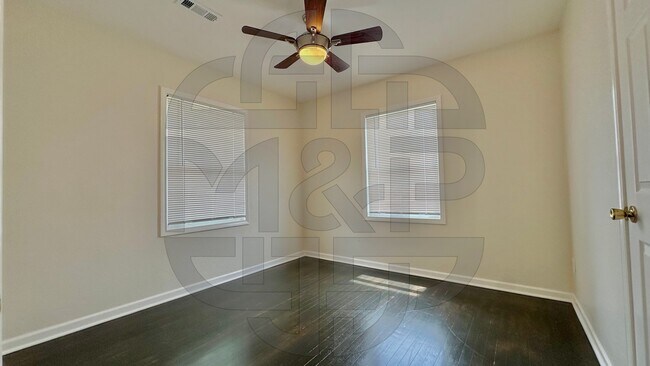 Building Photo - 1102 N Crestway St