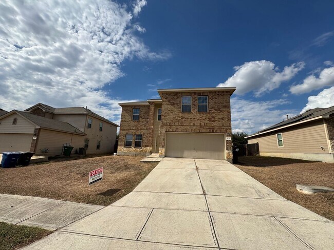 Building Photo - Spacious 3BR Home with Large Private Yard in Mission Del Lago