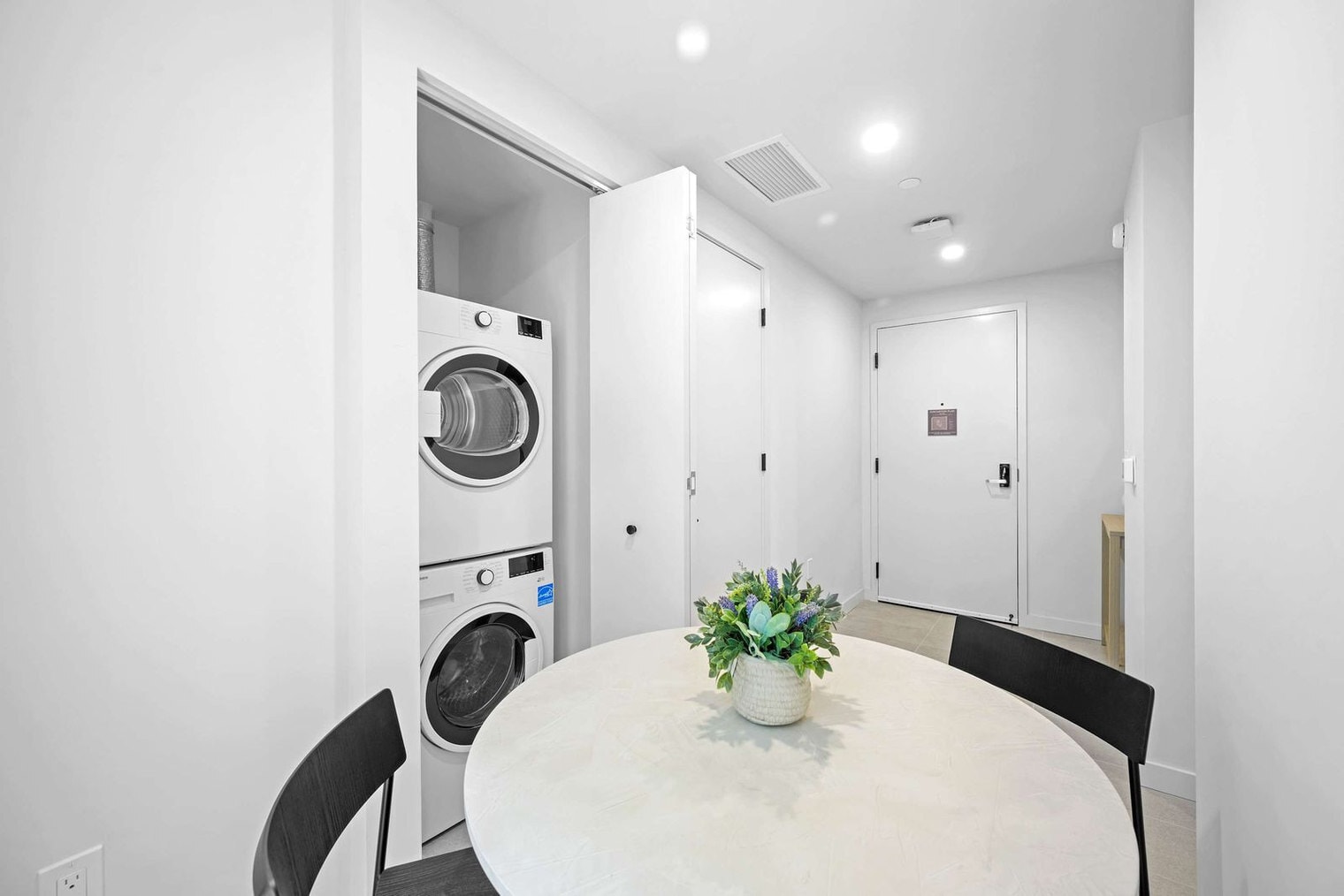 Building Photo - 121 NE 5th St