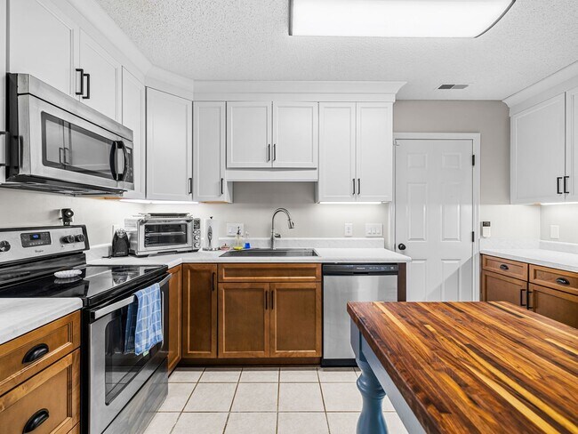 Building Photo - Bridlewood Subdivision!
