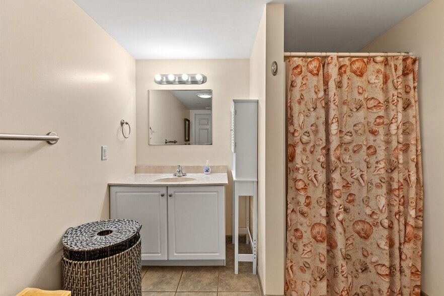 Building Photo - 1 E Grand Ave