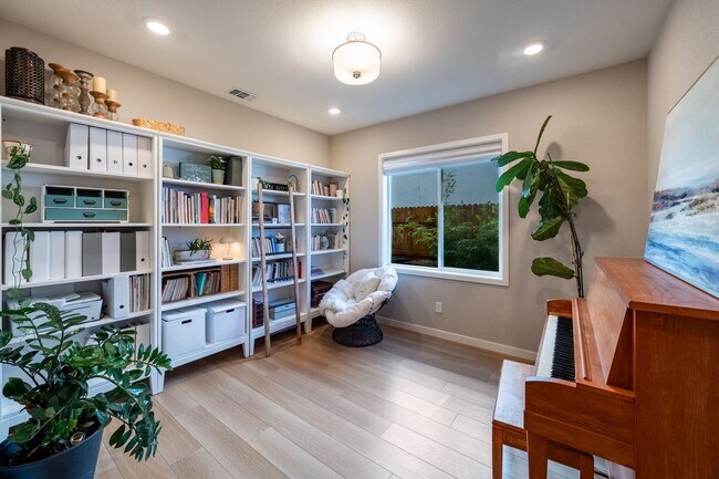 Building Photo - 4623 Flagstaff Dr