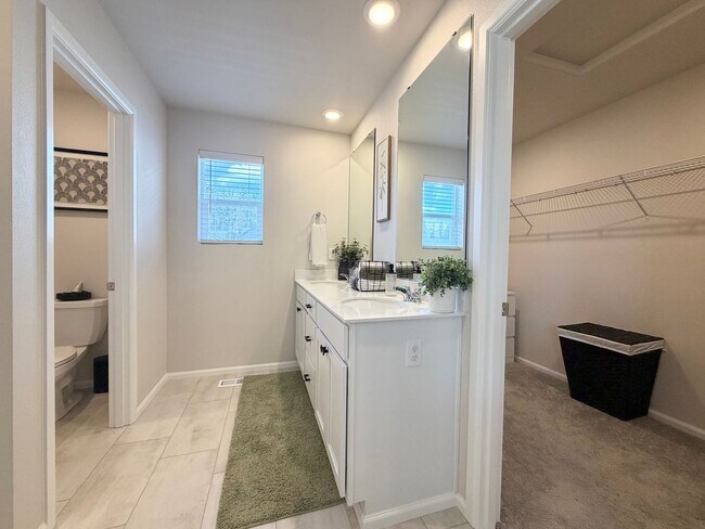 Building Photo - Stunning 2024 Bonney Lake/Tehaleh Home