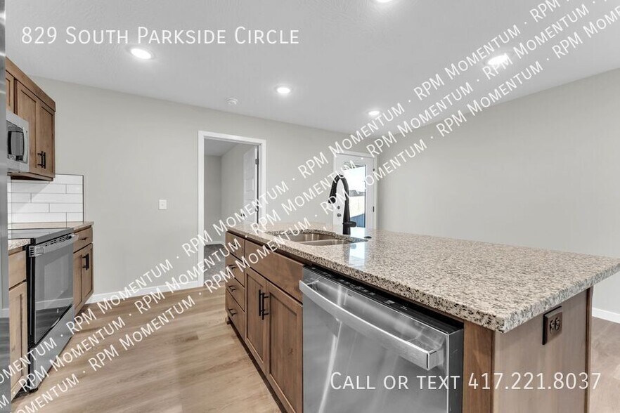 Building Photo - 829 S Parkside Cir