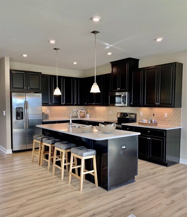 Building Photo - 472 Killarney Park