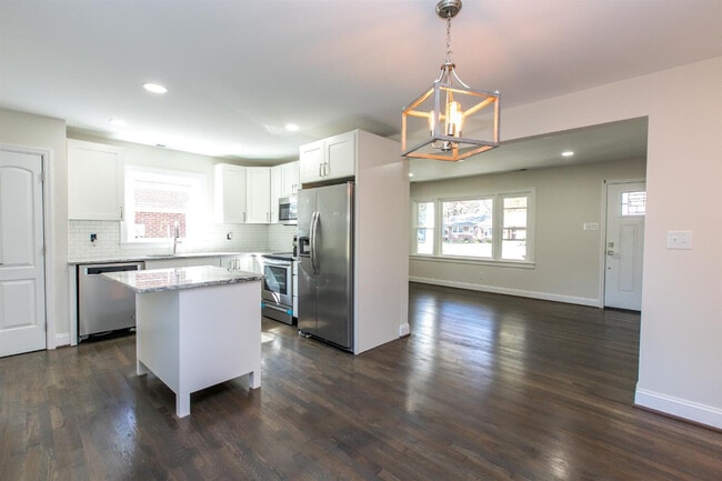 Building Photo - 564 Claymont Dr