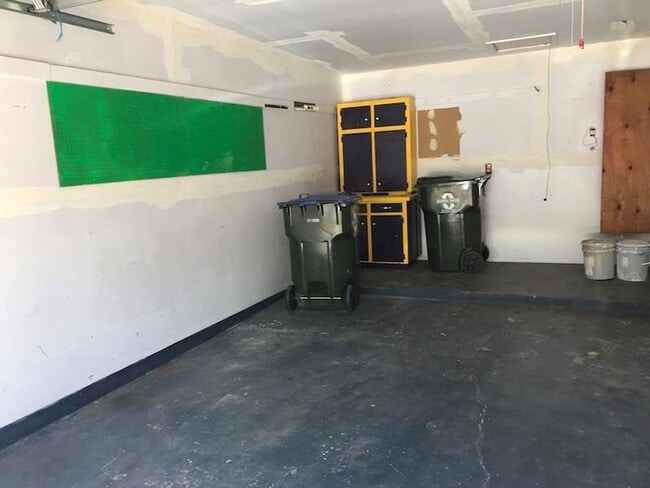 Building Photo - $500 OFF FIRST MONTH RENT IF MOVE IN BY 8/...