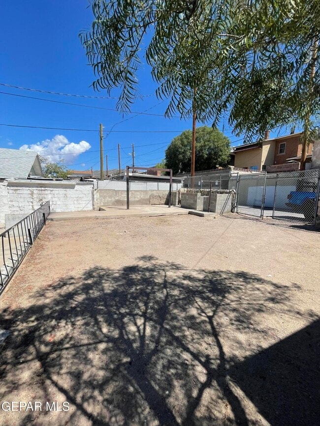Building Photo - 1518 Lawton Dr