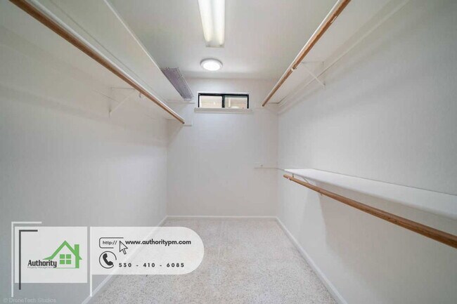 Building Photo - 2832 Howard Dr