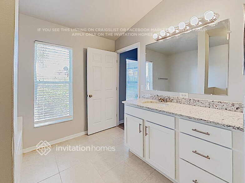 Building Photo - 2107 Deercroft Dr