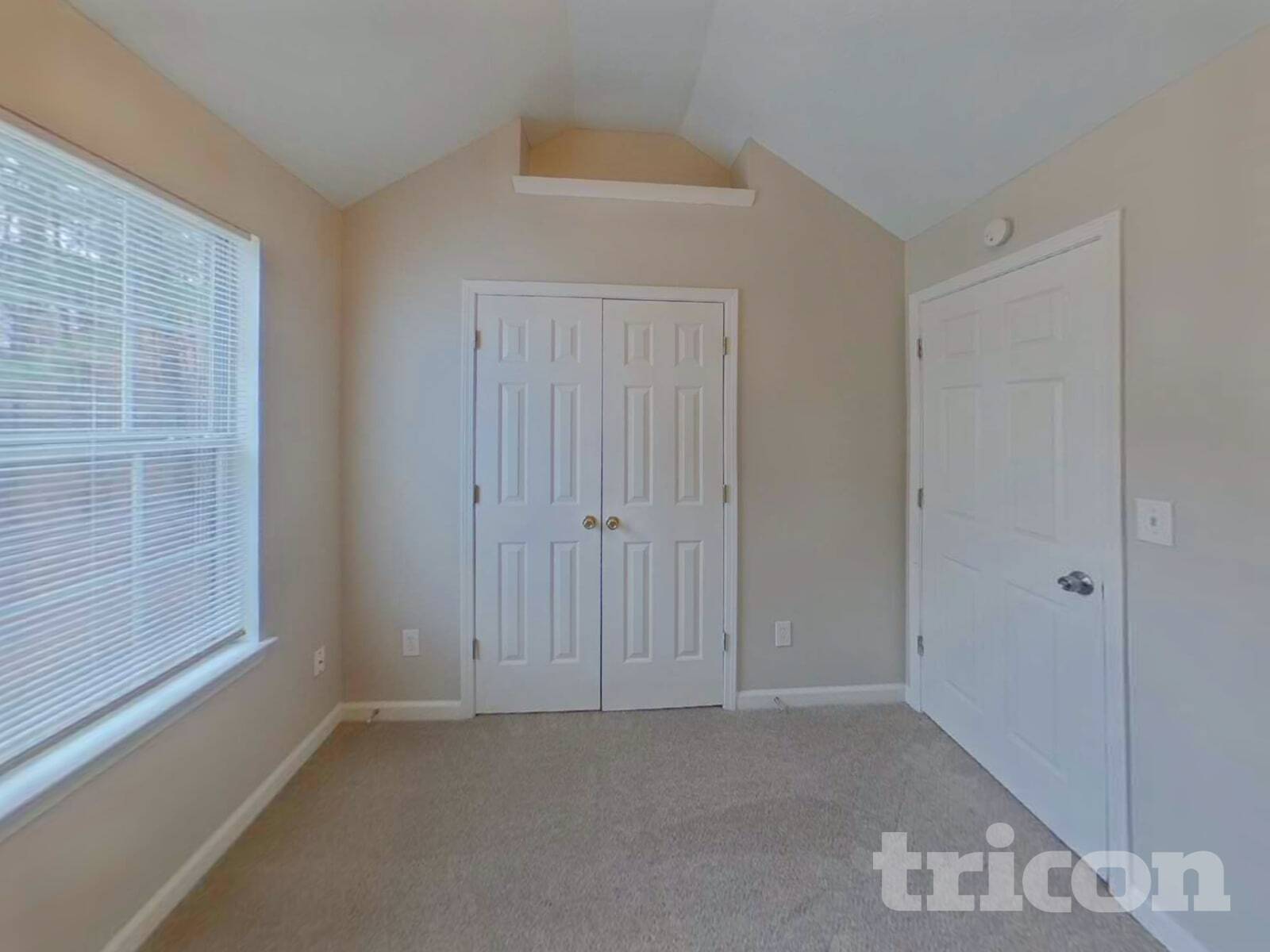 Building Photo - 3250 Diamond Blf