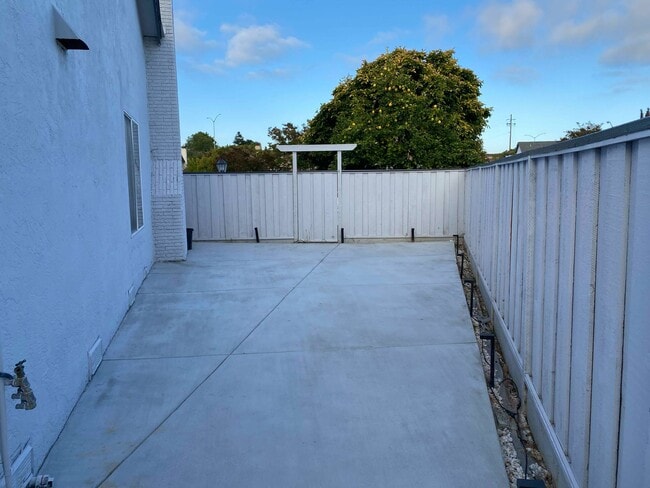Building Photo - 31385 San Andreas Dr