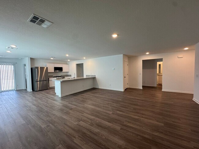 Building Photo - Laughlin Ranch New 3 Bed, 2 Bath close to Water, on Parkway