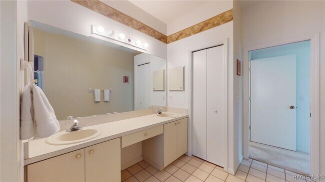 Building Photo - 761 W Sunbird Path