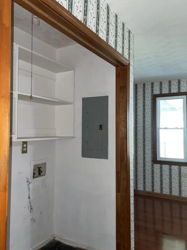 Building Photo - 3 Bedroom 2 Bathroom