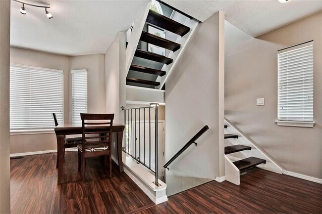 Building Photo - 2404 N Bronze Tree Dr