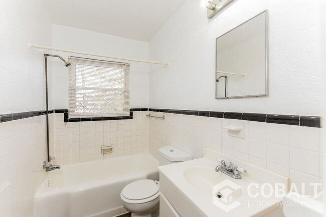 Building Photo - 1982 Rockledge Rd NE