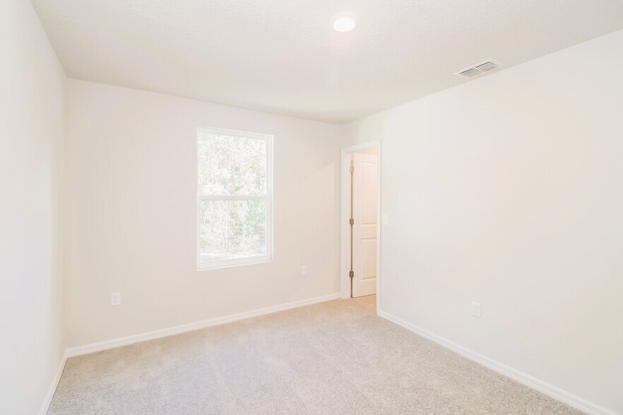 Building Photo - 2922 W Higgins Pl