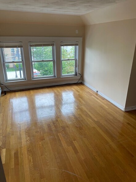 Building Photo - 723 Bennington St