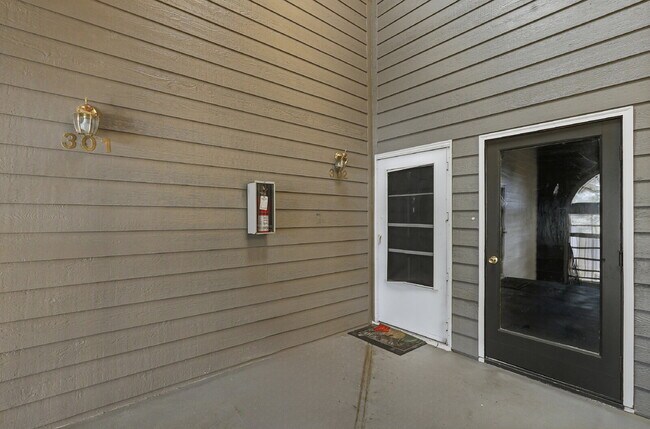 Building Photo - $1,740.95 - 2 bed/1 bath, cozy Denver Condo!